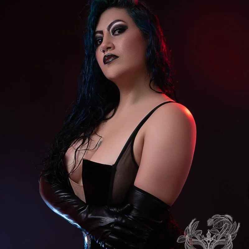 scarleth_blue
