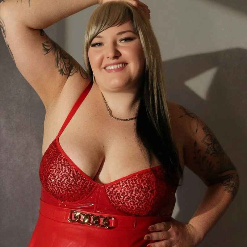 CurvyAngelina_Official