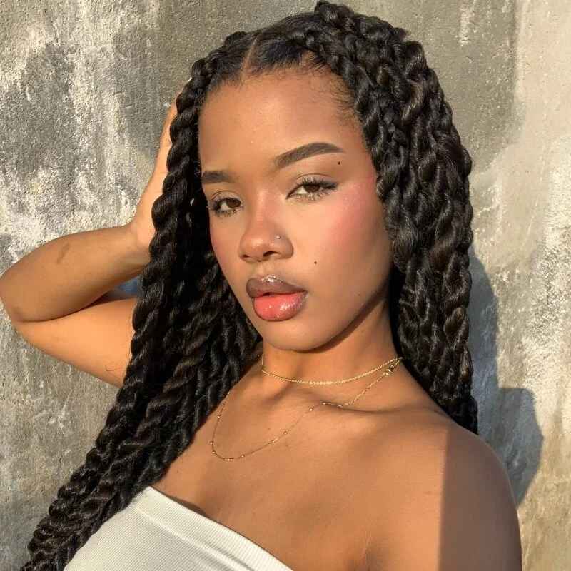 ela_ebony_