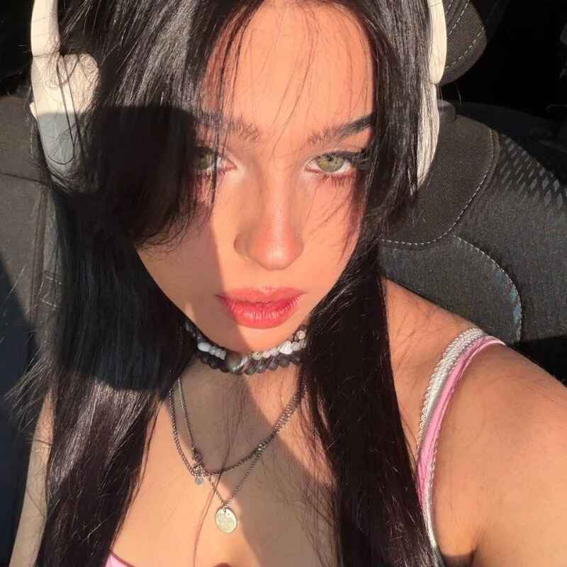 Holly_official
