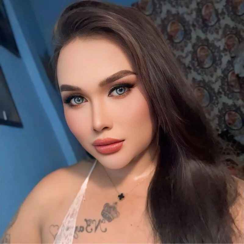 hollynicole