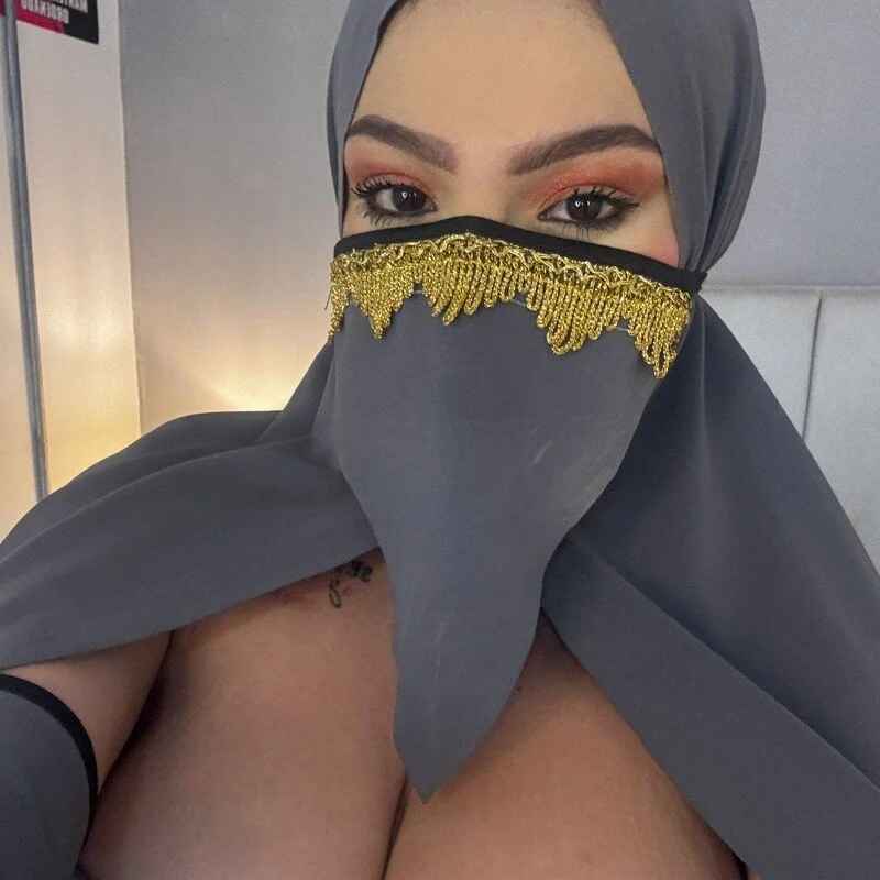 Rouse_bigboobs