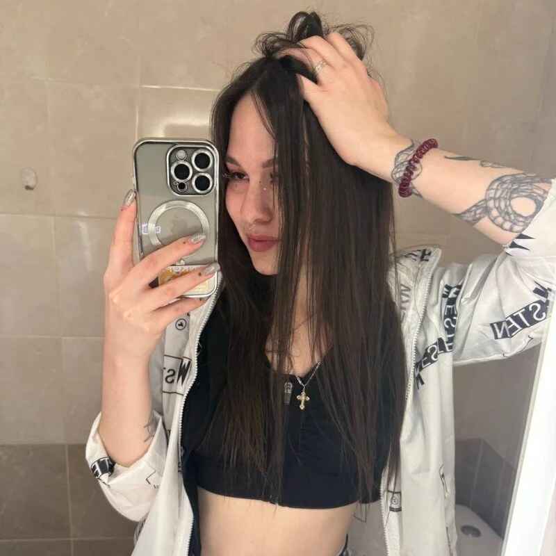 HollyWallis