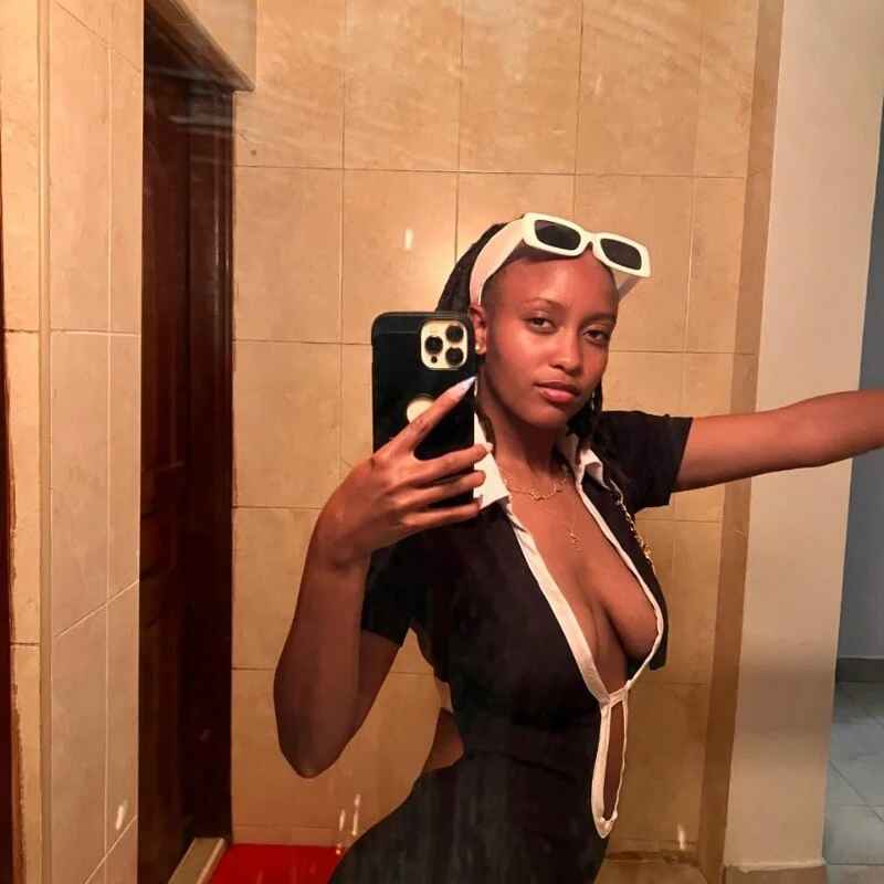 naughty_riri23