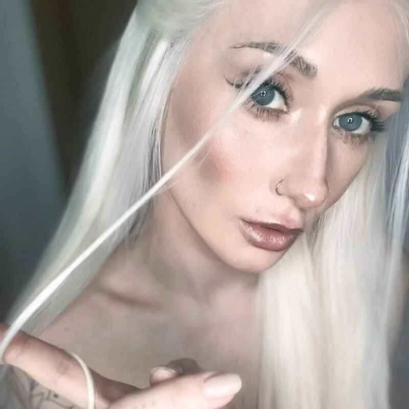 EllaNoirr