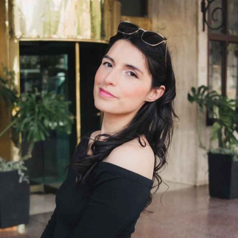 MiaVelasquez01