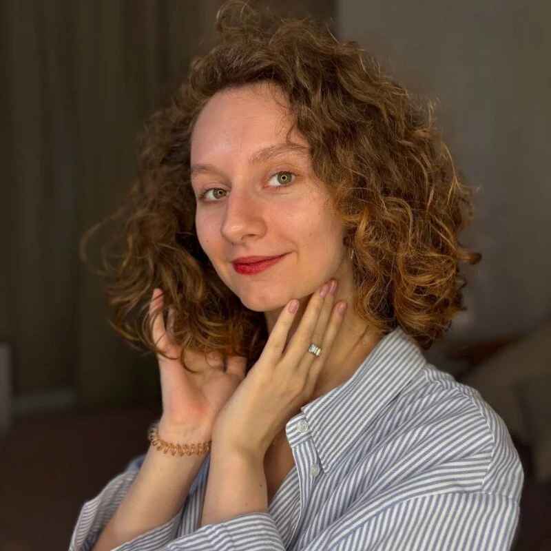 Leya_Curly