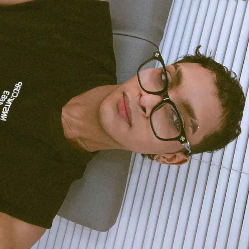 andres_hot9