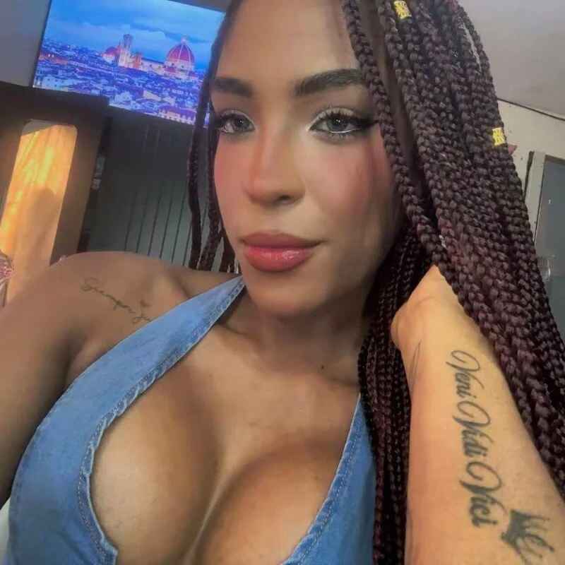 Emely_Deluxee