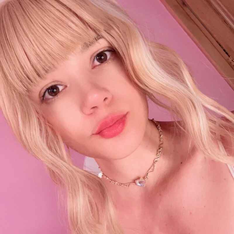 bella_adams_