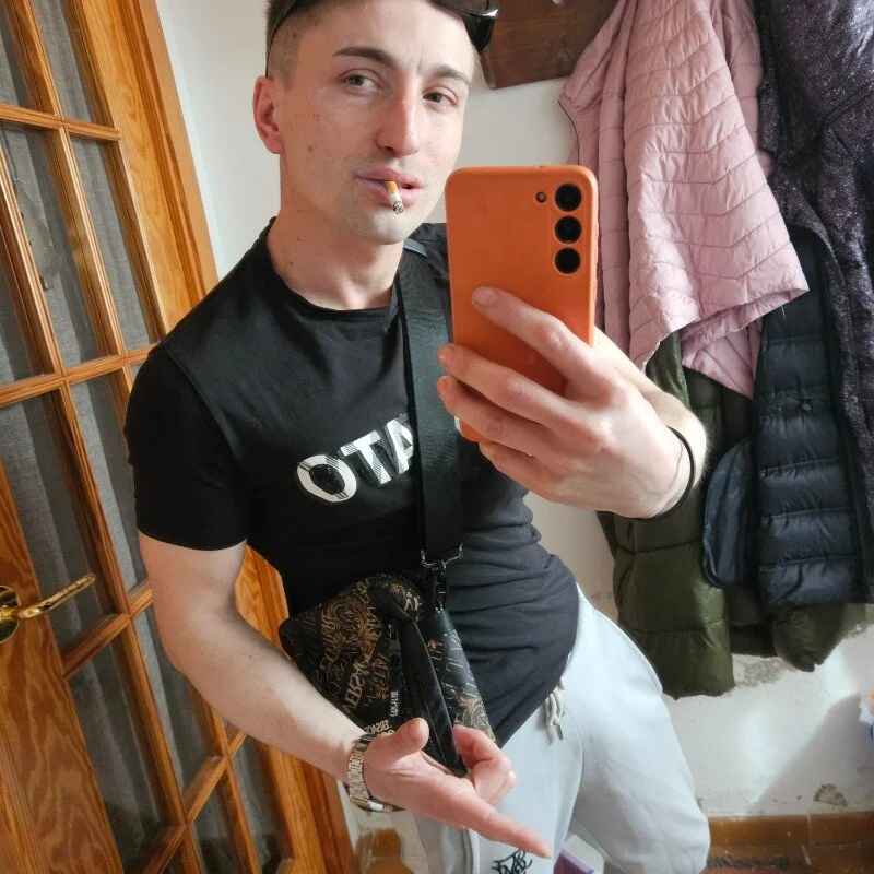 v4Tomasgrau9