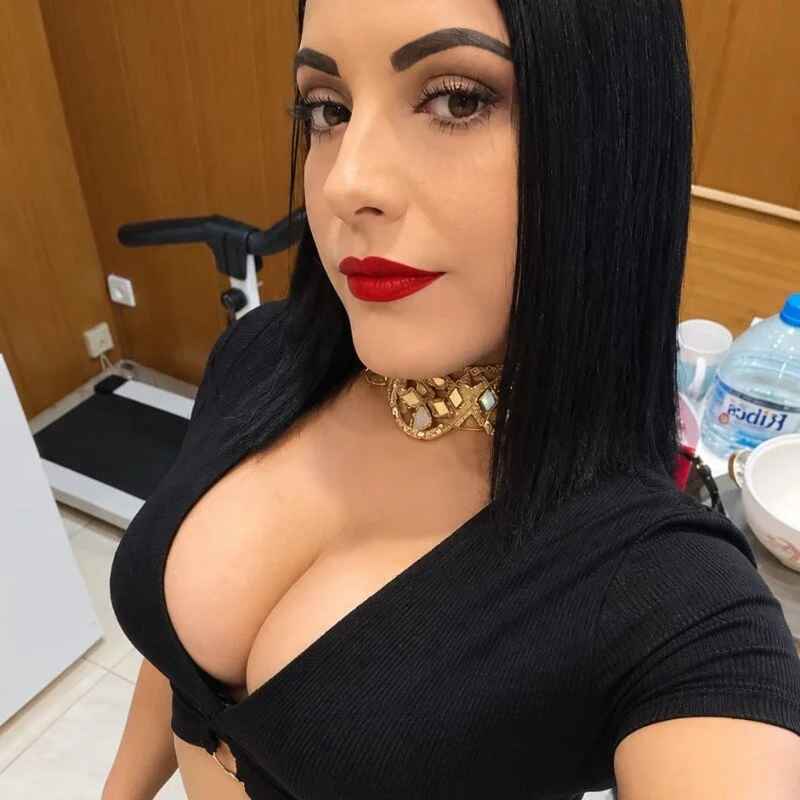 Morena_ojazos_travieza-39