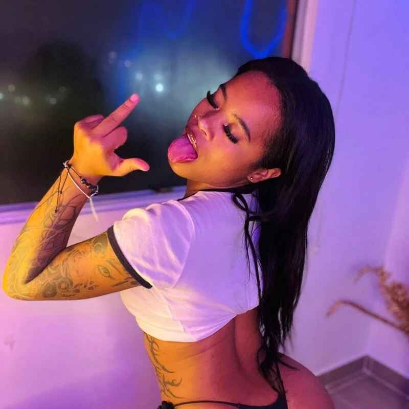 Mia_damm