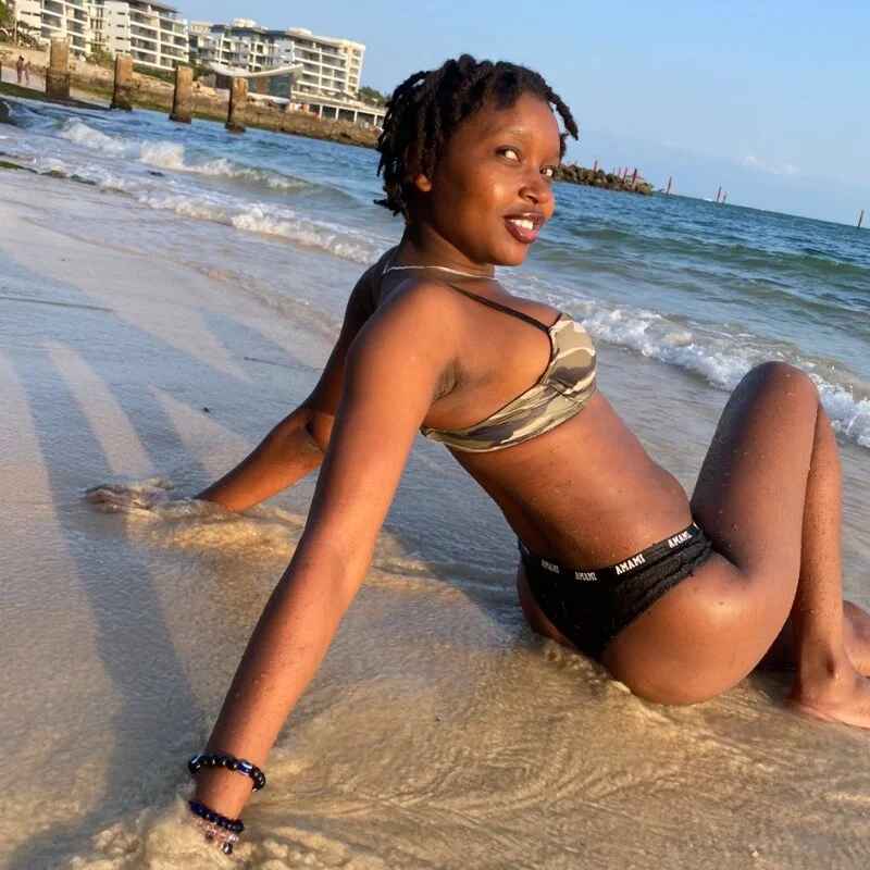 SexyArya_