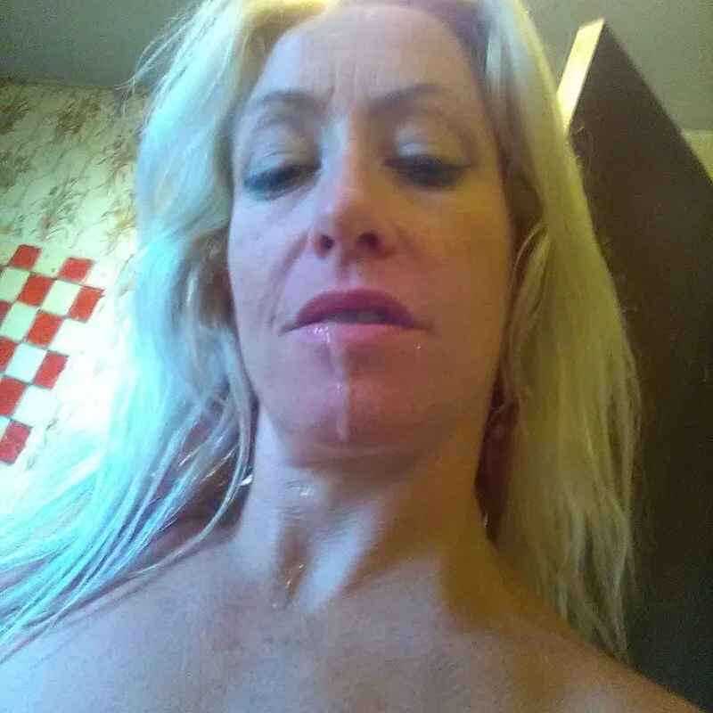 GoldieRoxxIt8808