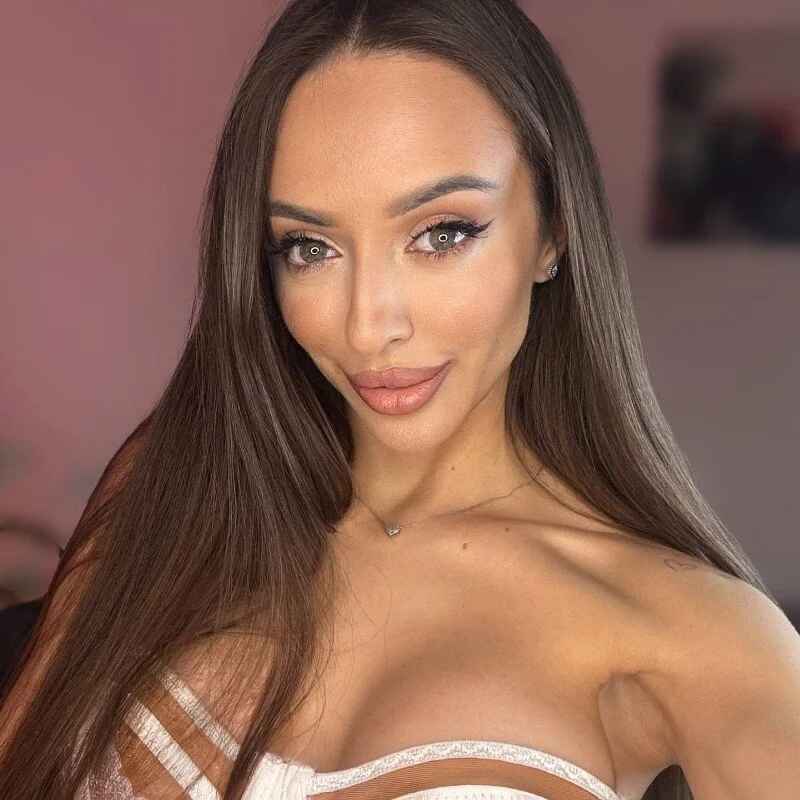 tina_akira