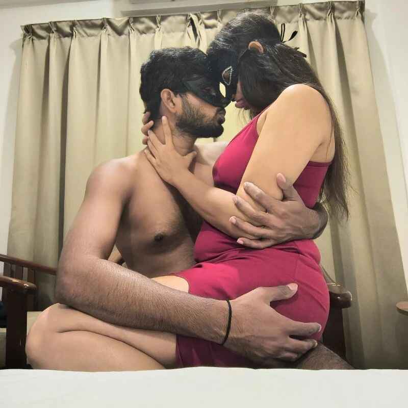NAUGHTY_INDIAN_COUPLE