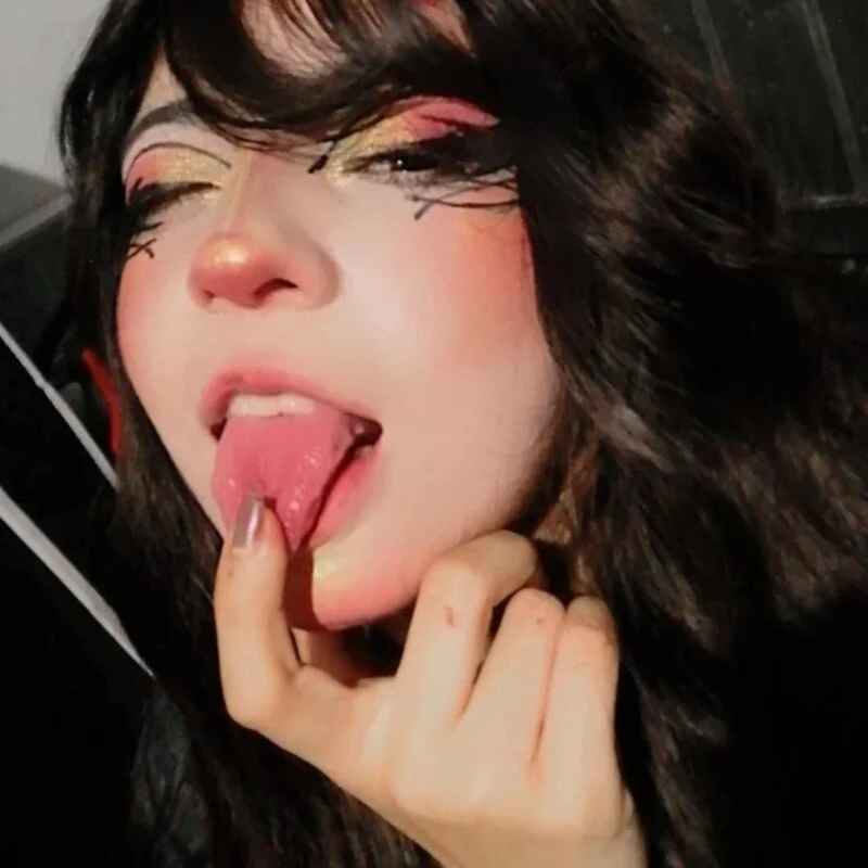 Mia_Valenzuela