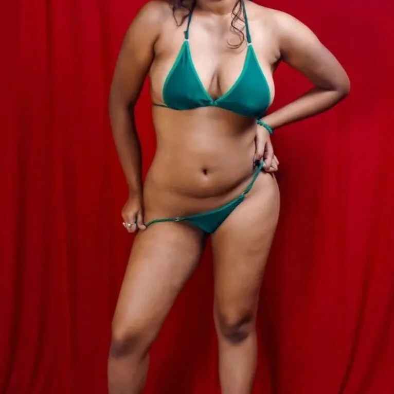 Sexy_Ayesha1203