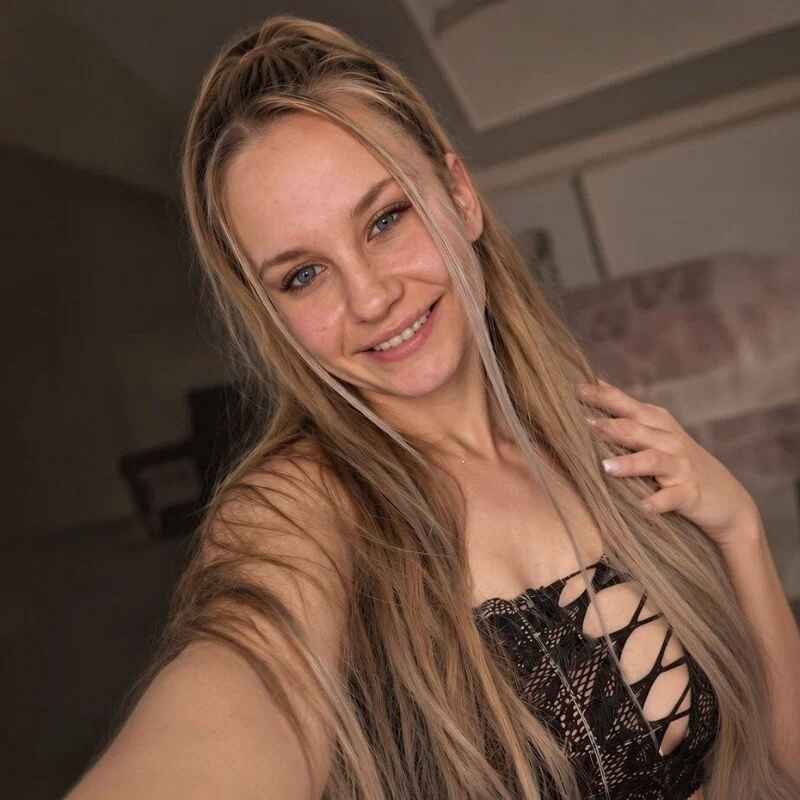 EllaBlue_
