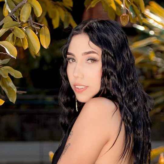 AriaLuxx
