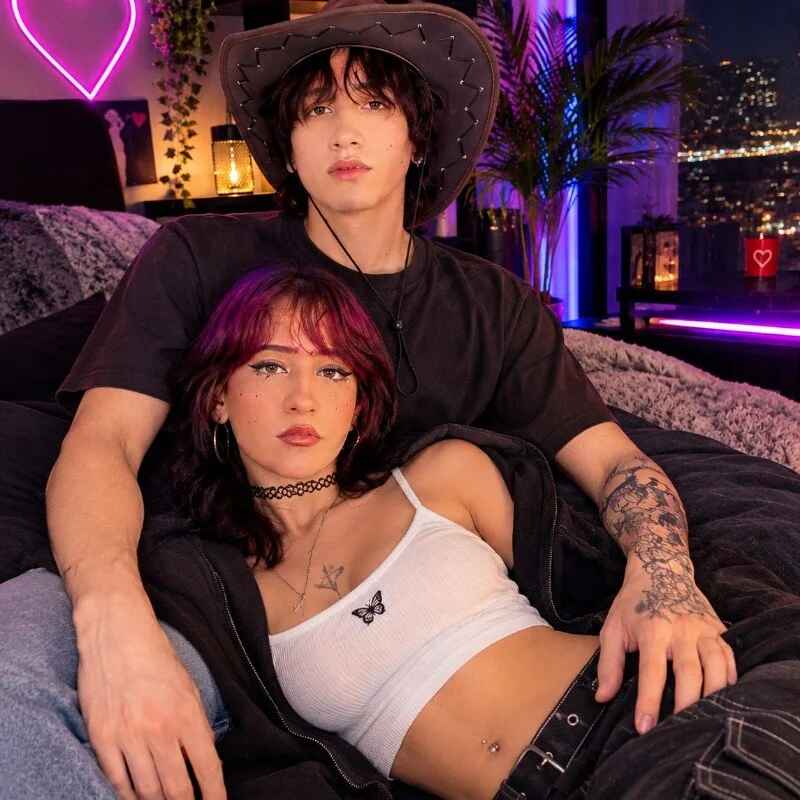 Mika_love_milo