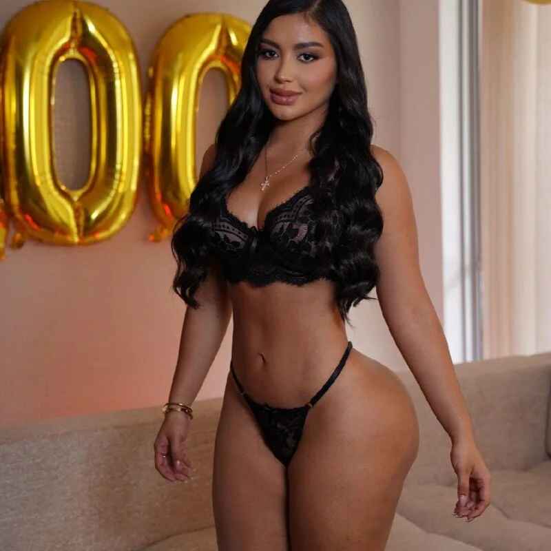 emily_huddson_