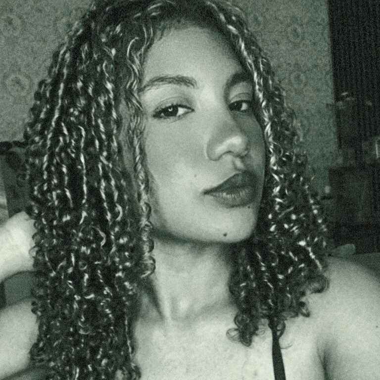 Daphnne_Curly