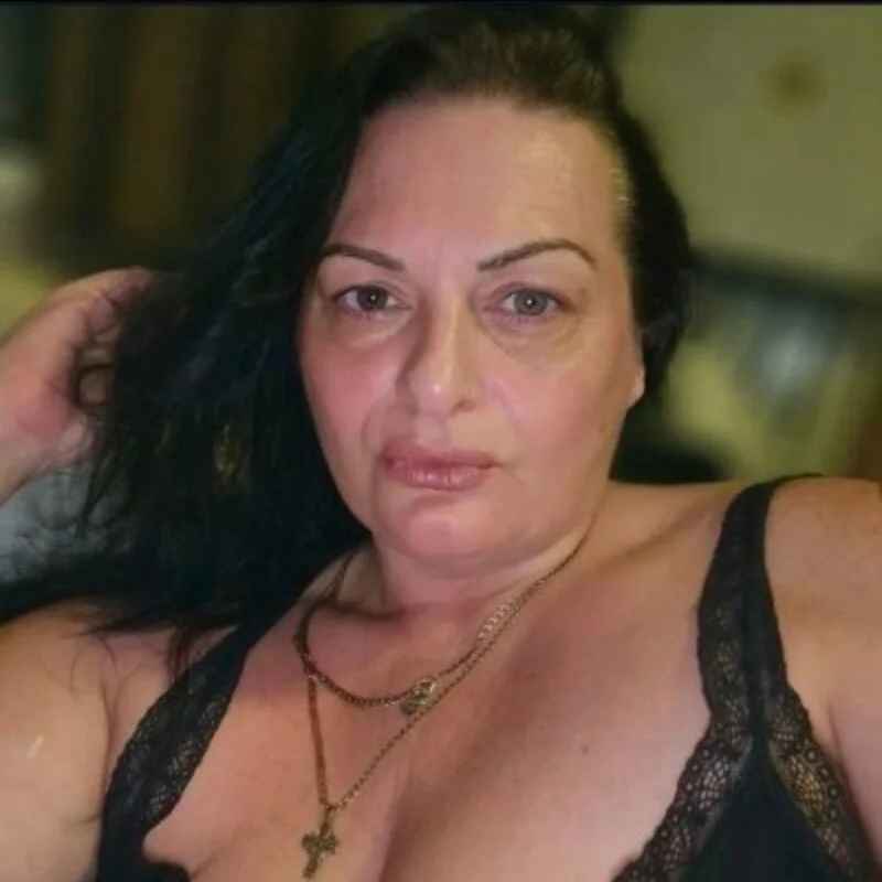 Curvy-Roxanna