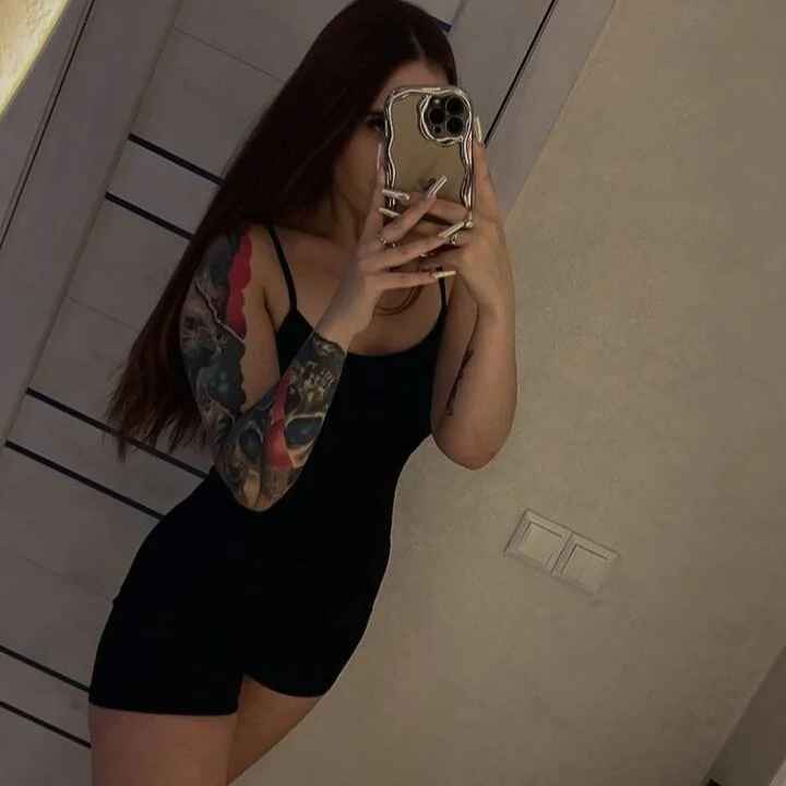 Lydia_Flowery