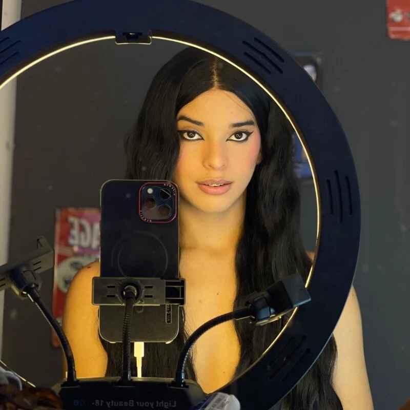 Scarlett_is_here