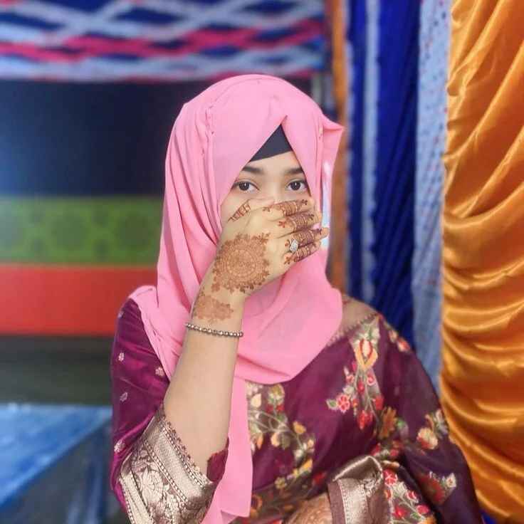 akhi_hot