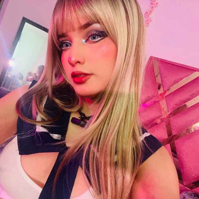 Abby_Axxell