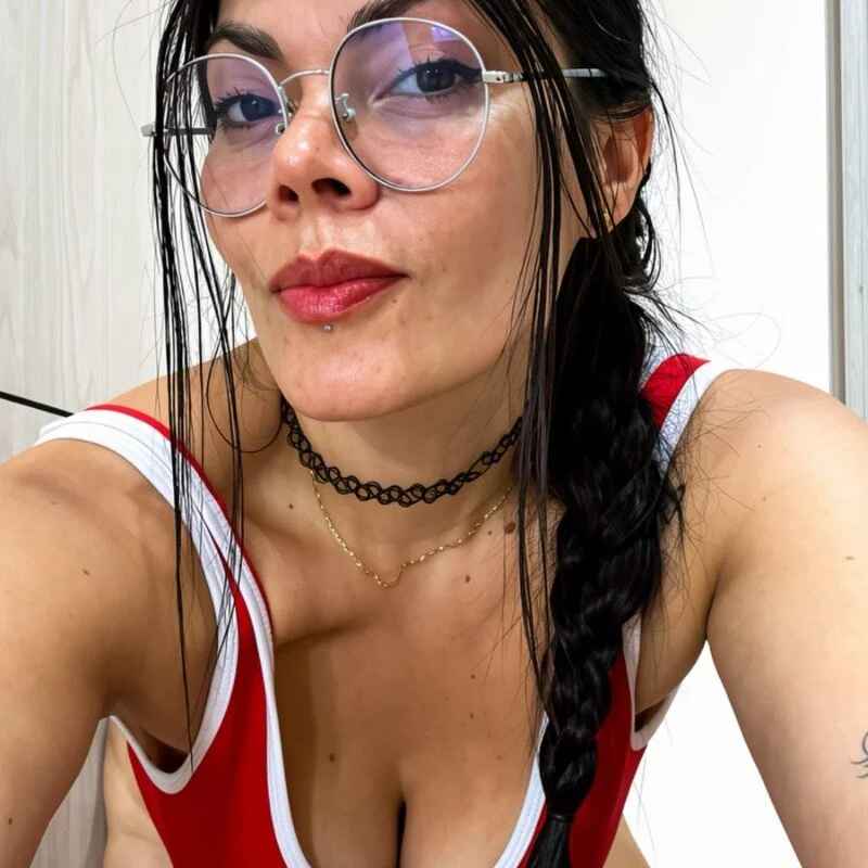 JennHornyMilf