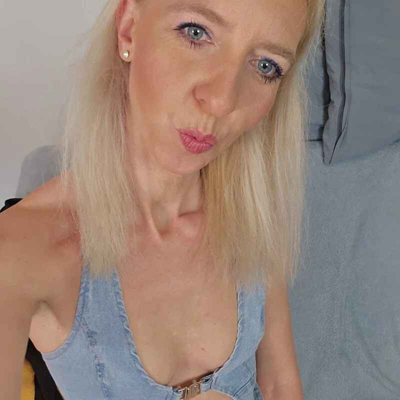 PinkladyCora
