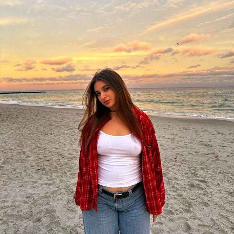 Nicole__De_Lux