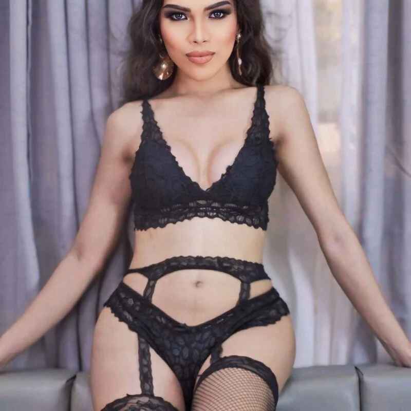 izabella_moore