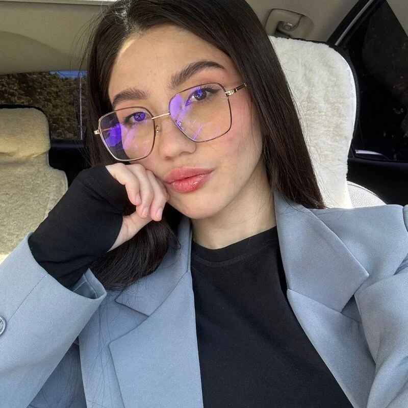 Miss_Iris69