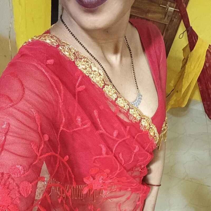 Karisma-sexy-couple