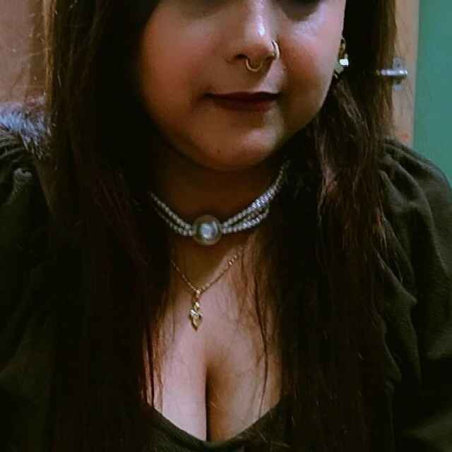 Curvy-Milf-Puja