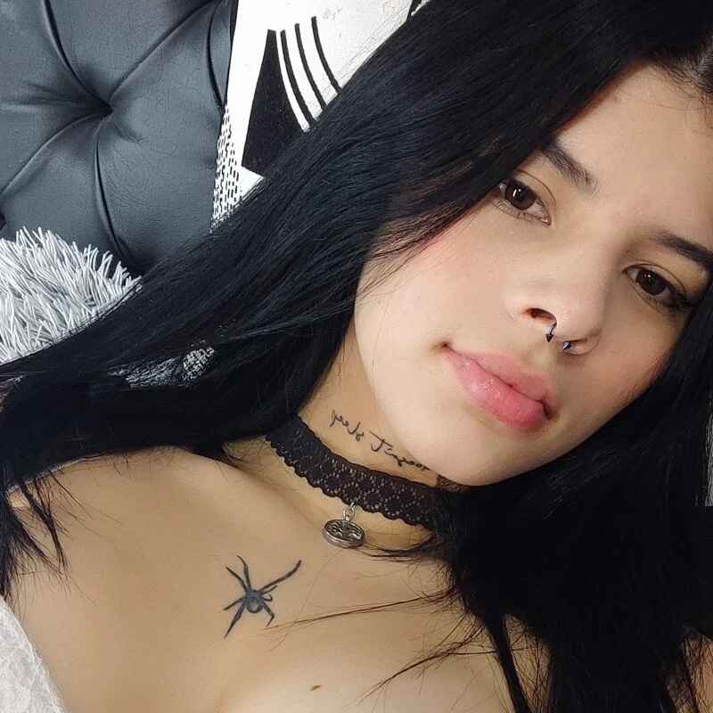 Christine_Adams
