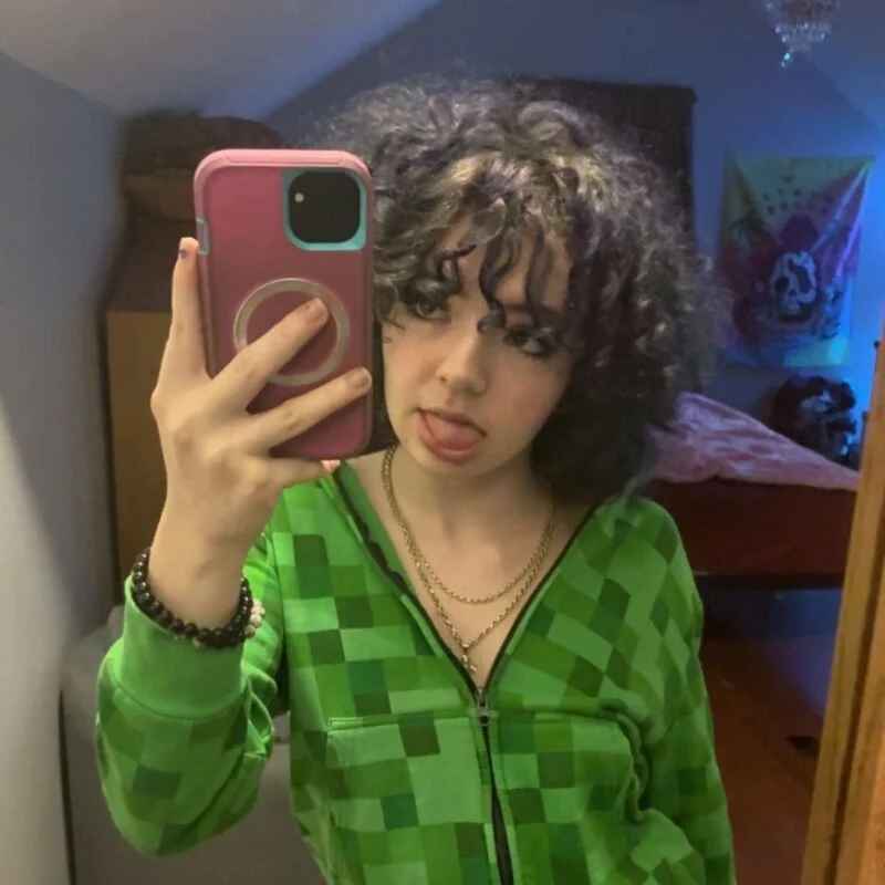 petitewhitebaee