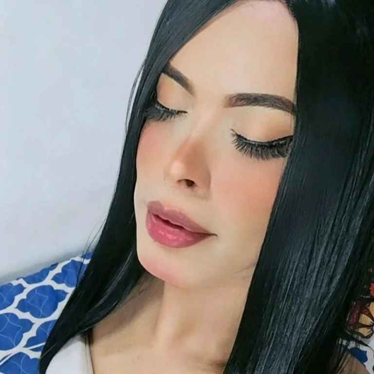 Layla_Pink