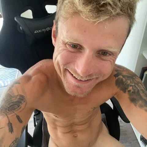 Nakedendurance1994