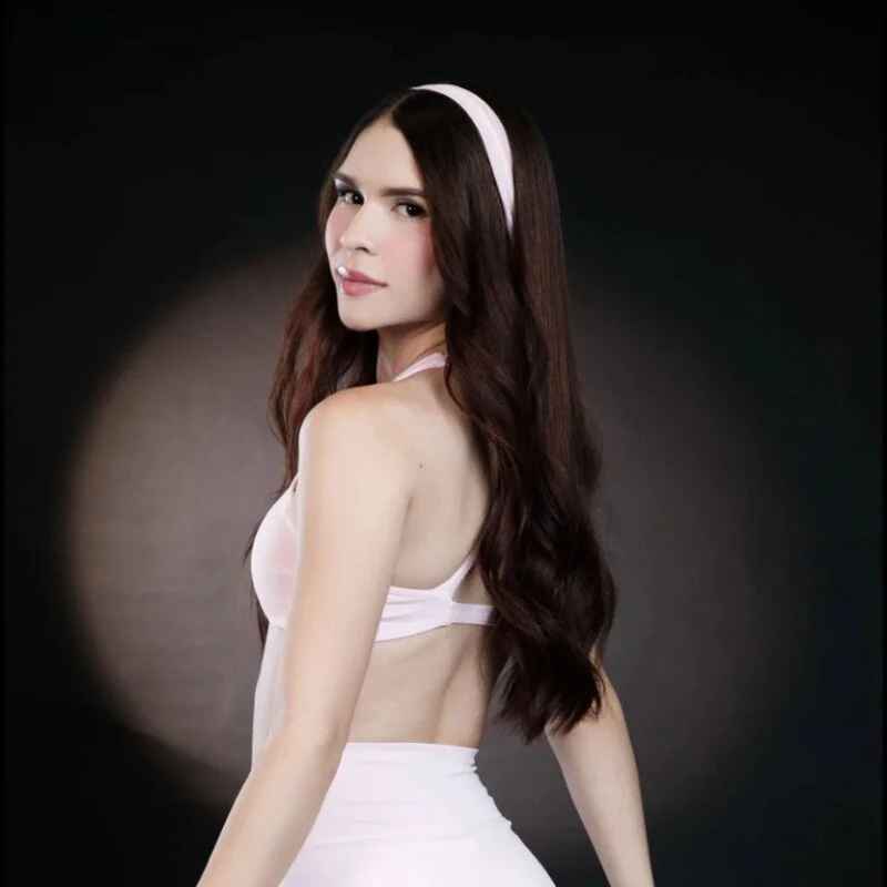 AlinaBennet_