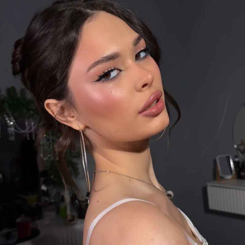 Mia__Nixon