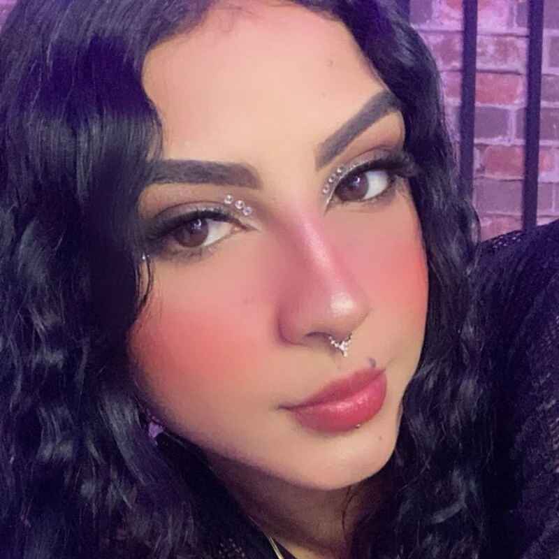 karen_rouxx_