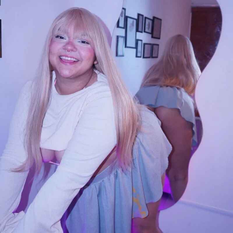 Mia_Bloom01