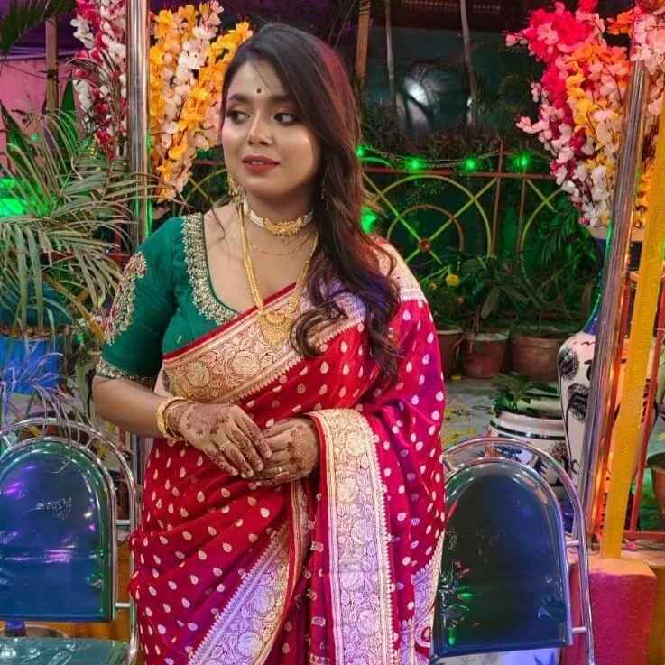 Pakhi1010