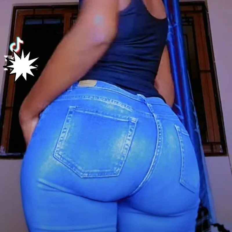 SexyBootyAlien